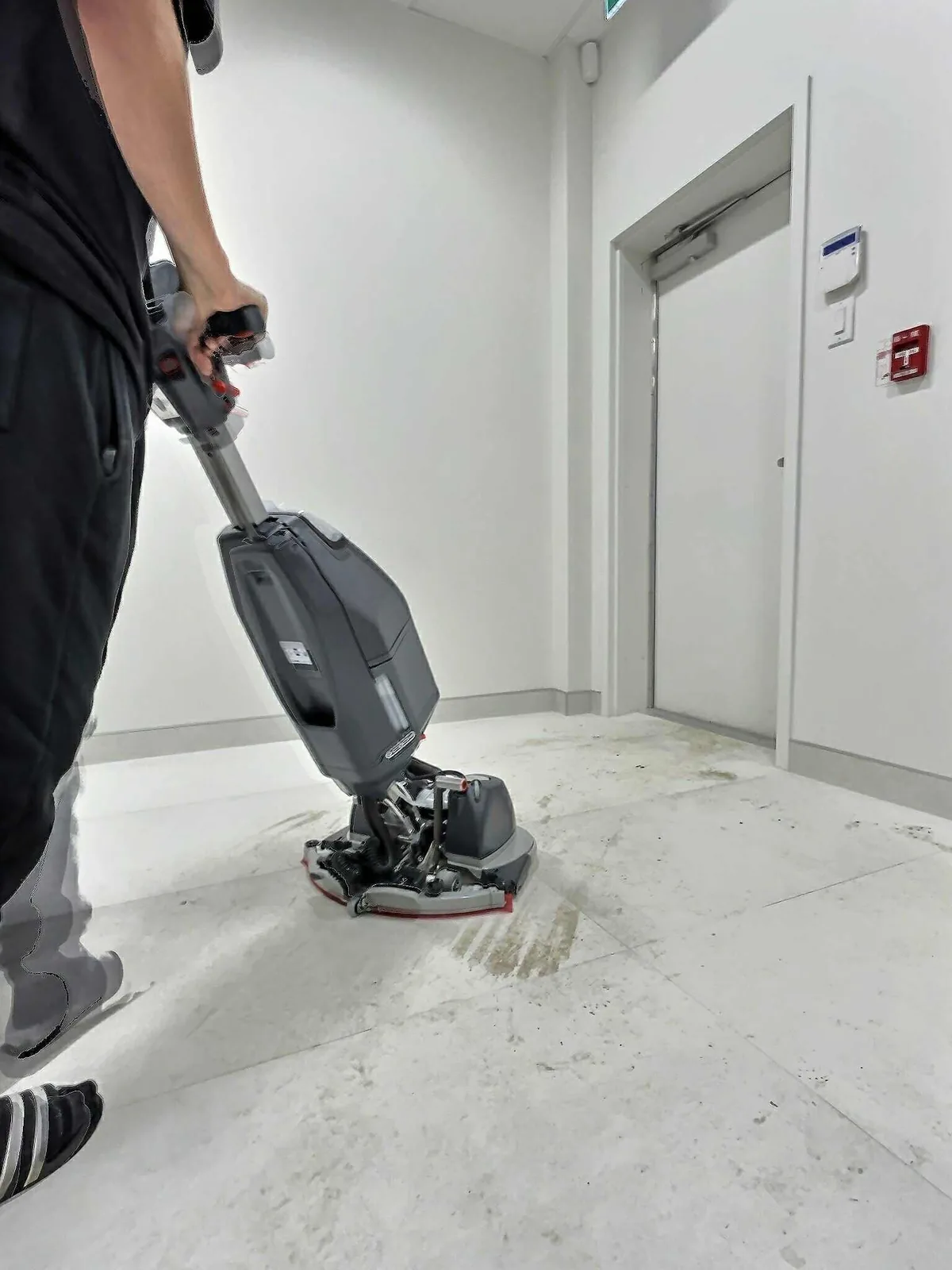 Nettoyage après construction bureau professionnel Drummondville — corridor