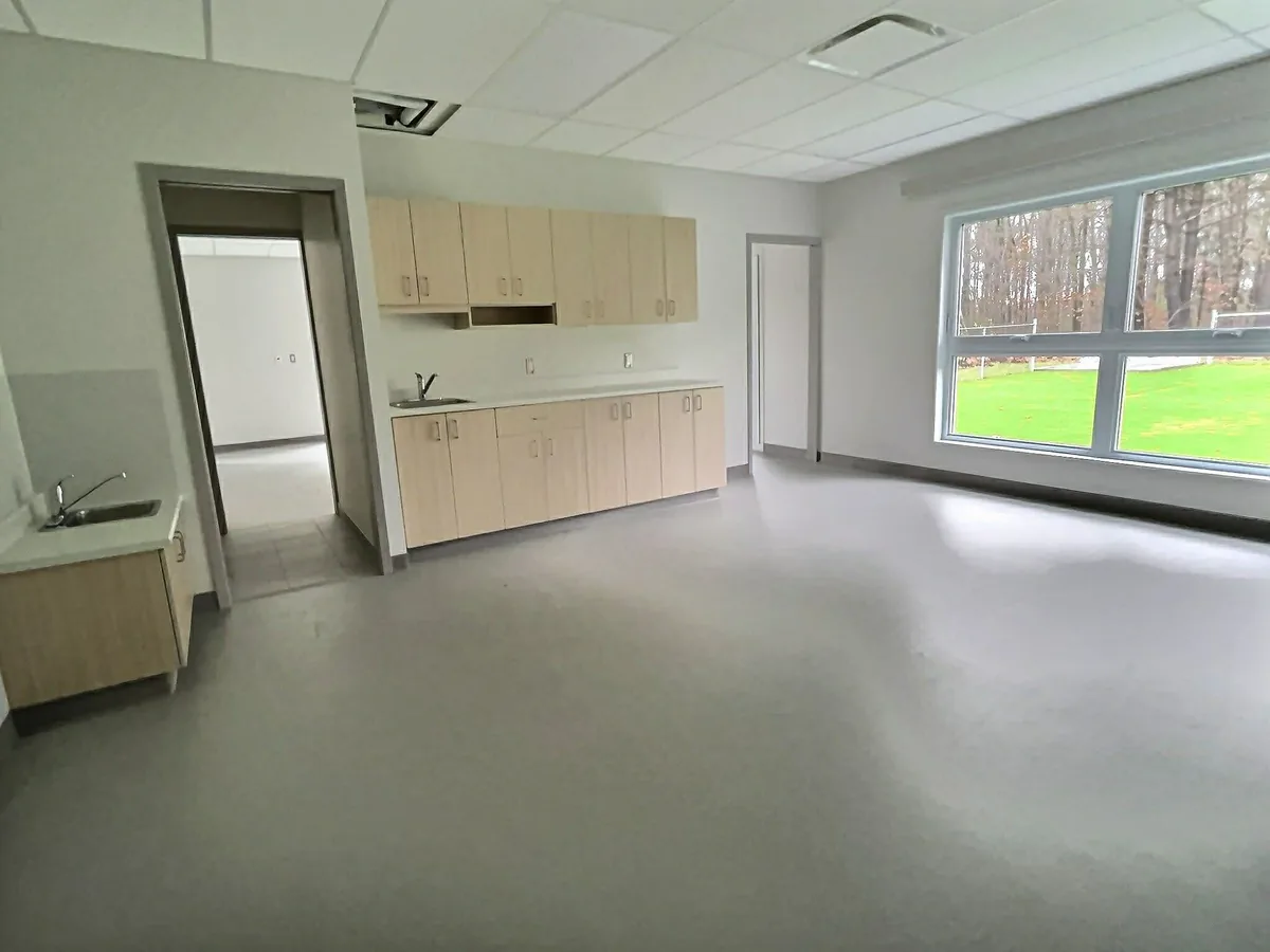 Nettoyage après construction CPE Bécassine Drummondville — salle principale