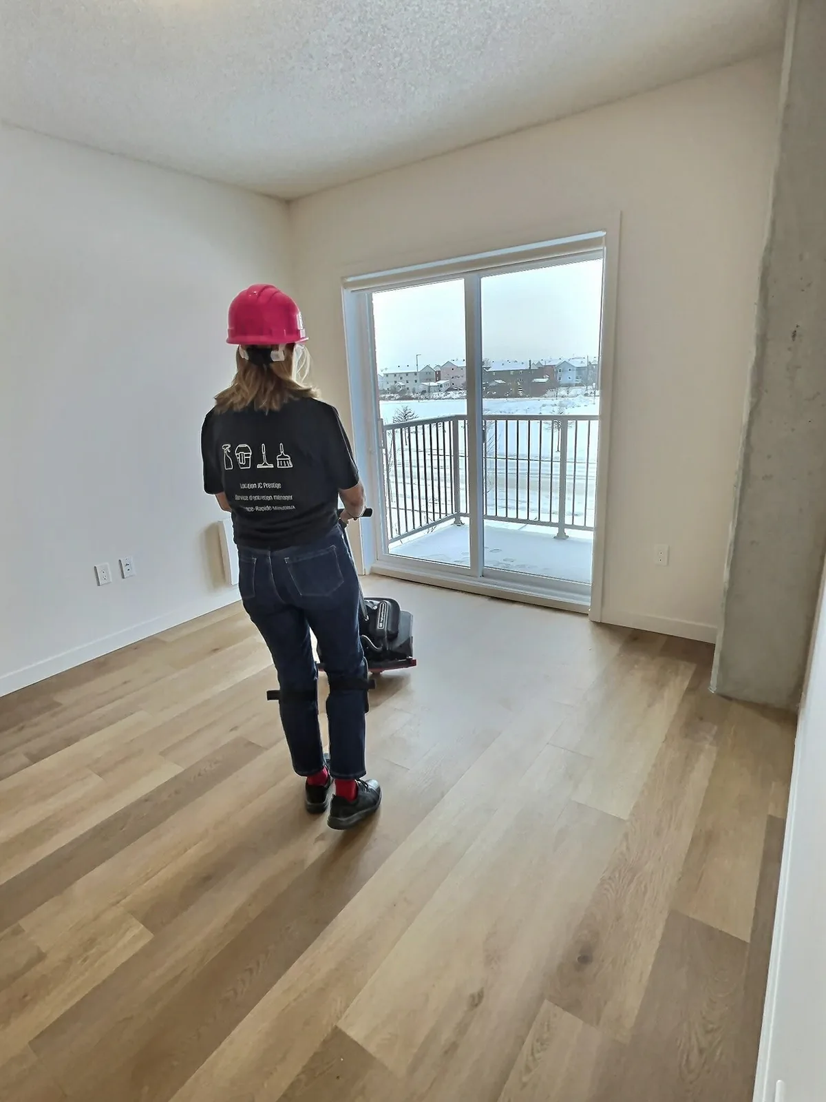 Chambre avec balcon nettoyage après construction résidence aînés Drummondville