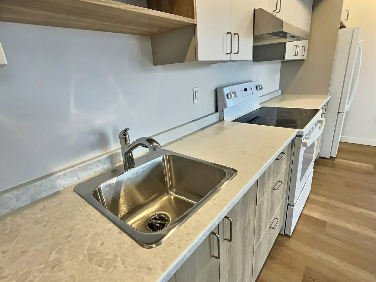 Nettoyage après construction résidence aînés 100 logements Drummondville — détail finition